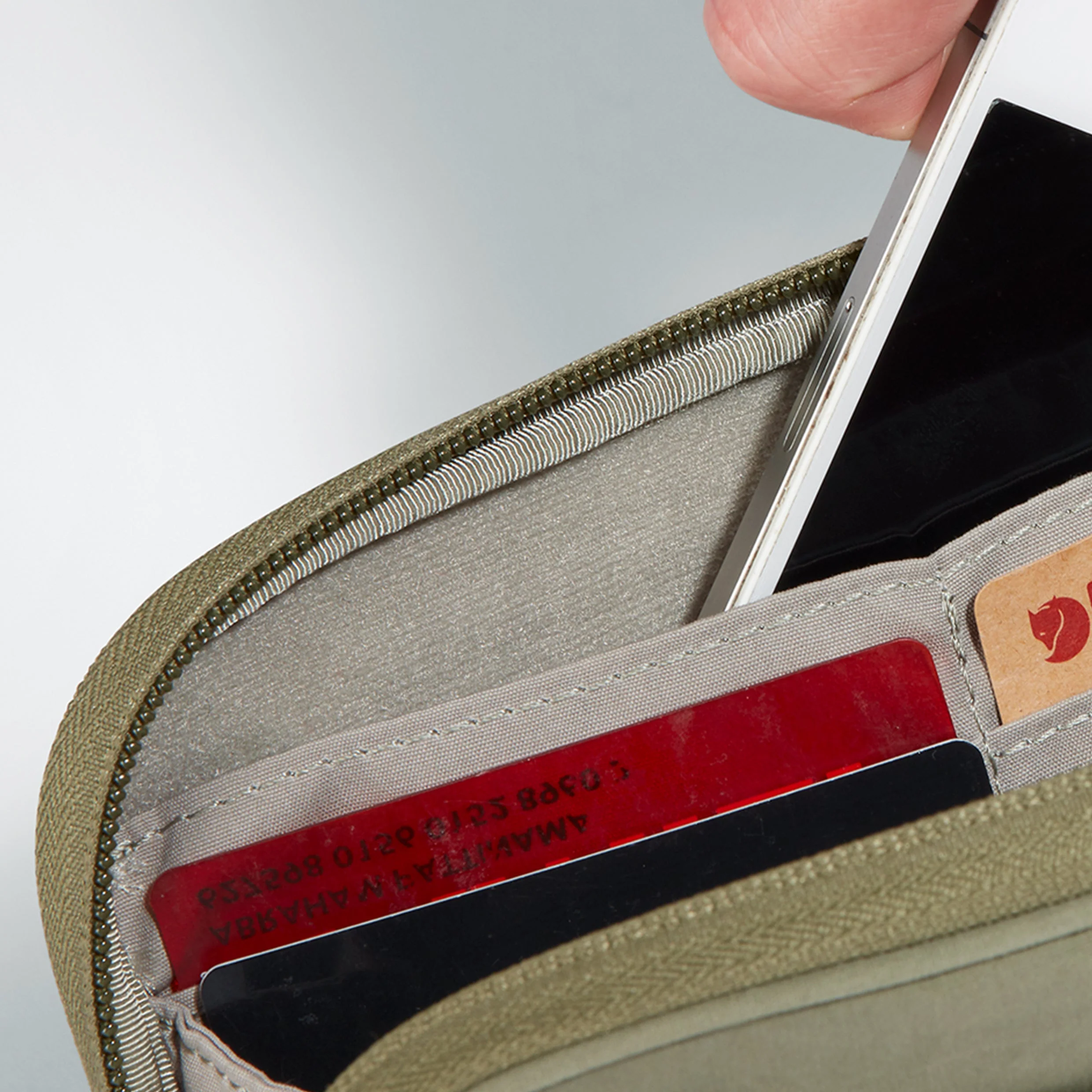 Kånken Travel Wallet - Image 4